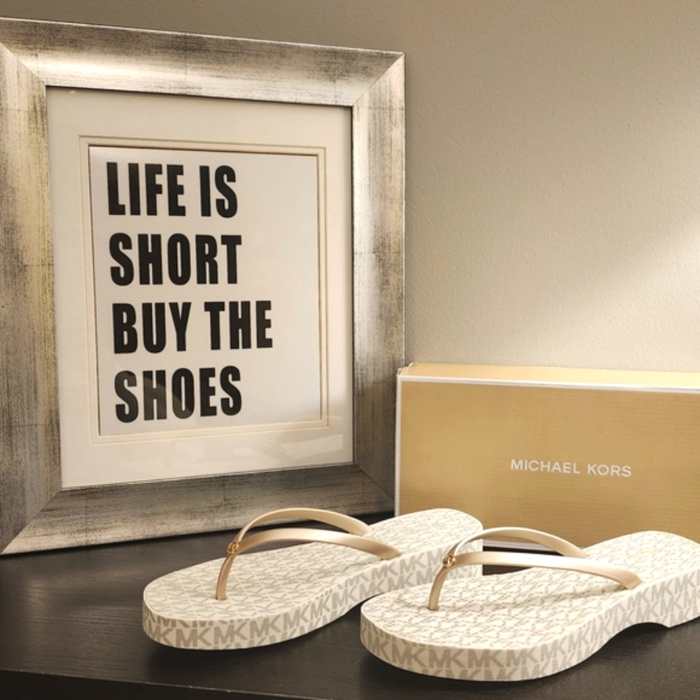 Michael Kors Signature White Cream Beige Lilo Flip Flops